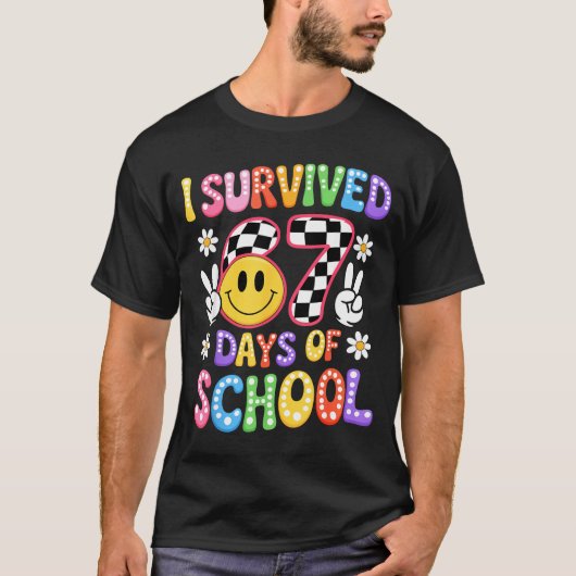 I Survived 67 Days Of School Funny 67 Teachers Stu Tシャツ (正面)