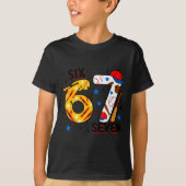 I Survived 67 Days Of School Funny 6 7 Baseball Te Tシャツ (正面)