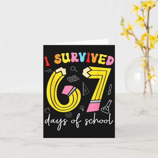 I Survived 67 Days Of School Funny 6 7 Meme Teache カード (黄色い花)