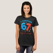 I Survived 67 Days Of School Funny 6 7 Meme Teache Tシャツ (正面フル)