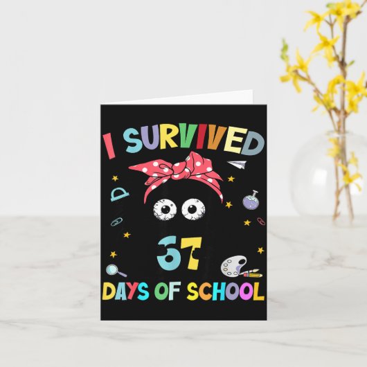 I Survived 67 Days Of School Funny Black Cat Six S カード (黄色い花)