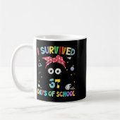 I Survived 67 Days Of School Funny Black Cat Six S コーヒーマグカップ (左)