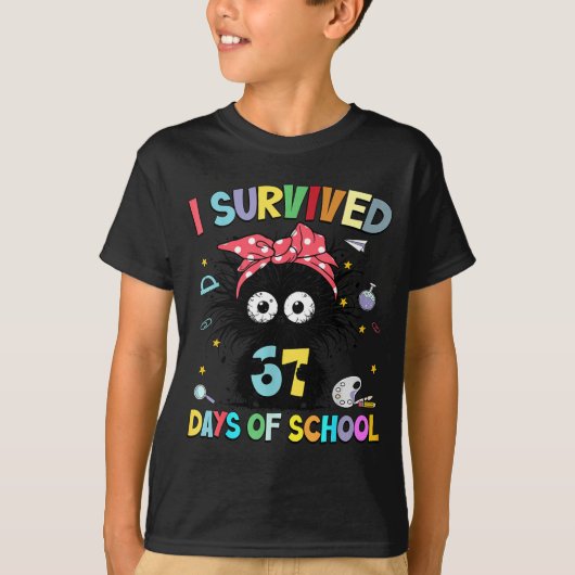 I Survived 67 Days Of School Funny Black Cat Six S Tシャツ (正面)