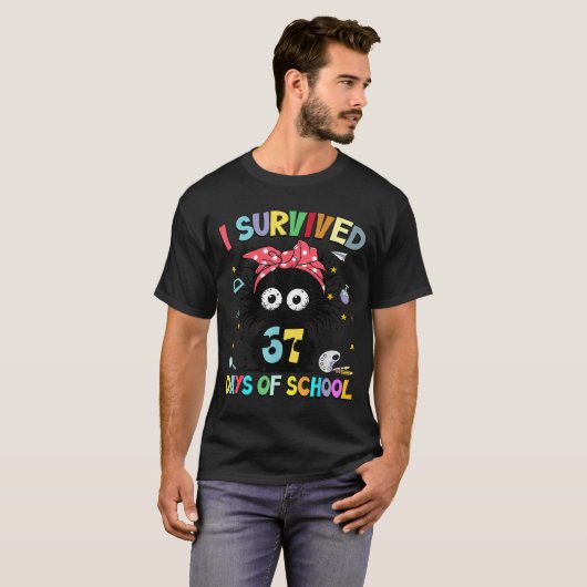 I Survived 67 Days Of School Funny Black Cat Six S Tシャツ (正面フル)