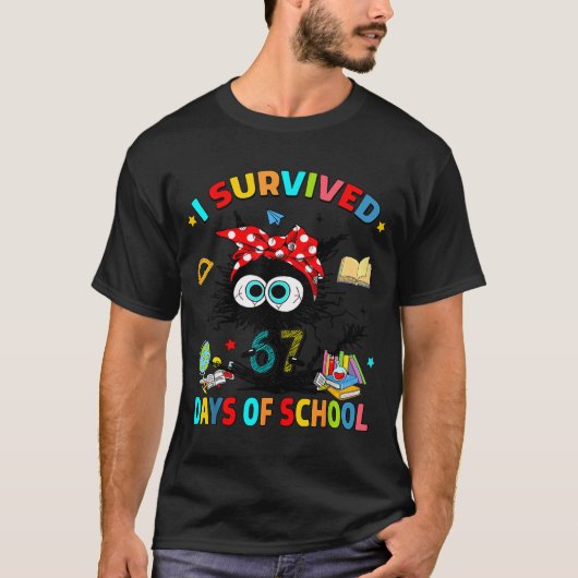 I Survived 67 Days Of School Funny Black Cat Six S Tシャツ (正面)