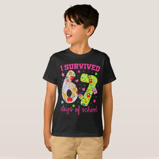 I Survived 67 Days Of School Funny Camouflage Boy  Tシャツ (正面フル)