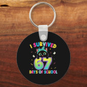 I Survived 67 Days Of School Funny Cat Six Seven M キーホルダー (正面)
