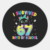 I Survived 67 Days Of School Funny Cat Six Seven M ラウンドシール (正面)