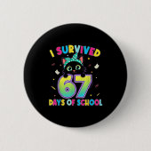 I Survived 67 Days Of School Funny Cat Six Seven M 缶バッジ (正面)