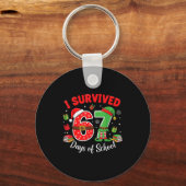 I Survived 67 Days Of School Funny Christmas Teach キーホルダー (正面)