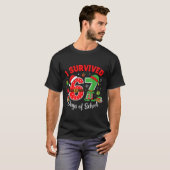 I Survived 67 Days Of School Funny Christmas Teach Tシャツ (正面フル)