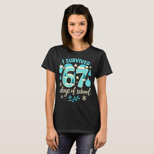 I Survived 67 Days Of School Funny Christmas Teach Tシャツ (正面フル)