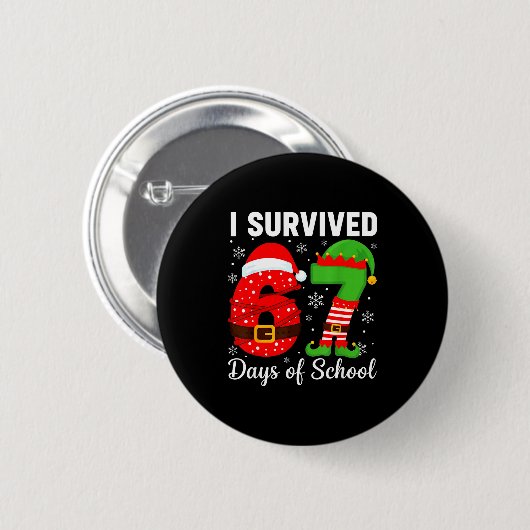I Survived 67 Days Of School Funny Elf Christmas S 缶バッジ (正面&裏面)