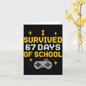 I Survived 67 Days Of School Funny Gamer Student M カード (黄色い花)