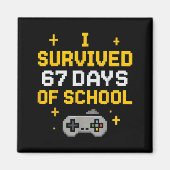 I Survived 67 Days Of School Funny Gamer Student M マグネット (正面)