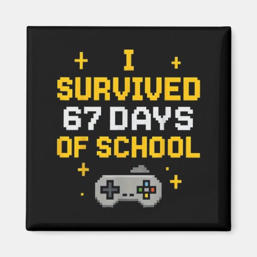 I Survived 67 Days Of School Funny Gamer Student M マグネット (正面)