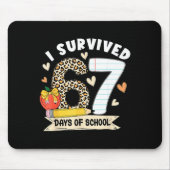 I Survived 67 Days Of School Funny Leopard Student マウスパッド (正面)