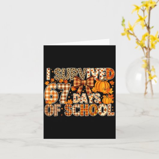 I Survived 67 Days Of School Funny Meme Fall Desig カード (黄色い花)