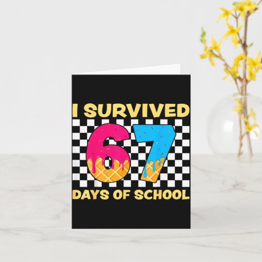 I Survived 67 Days Of School Funny Meme Student Te カード (黄色い花)