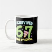 I Survived 67 Days Of School Funny Meme Student Te コーヒーマグカップ (左)