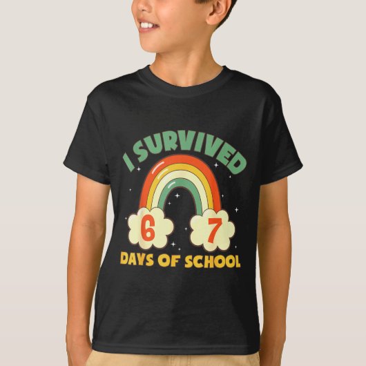 I Survived 67 Days Of School Funny Meme Student Te Tシャツ (正面)