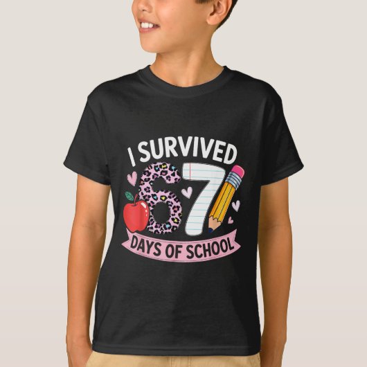 I Survived 67 Days Of School Funny Meme Student Te Tシャツ (正面)