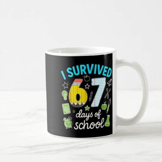 I Survived 67 Days Of School Funny Meme Teacher St コーヒーマグカップ (右)