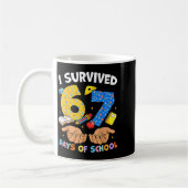 I Survived 67 Days Of School Funny Meme Teacher St コーヒーマグカップ (左)