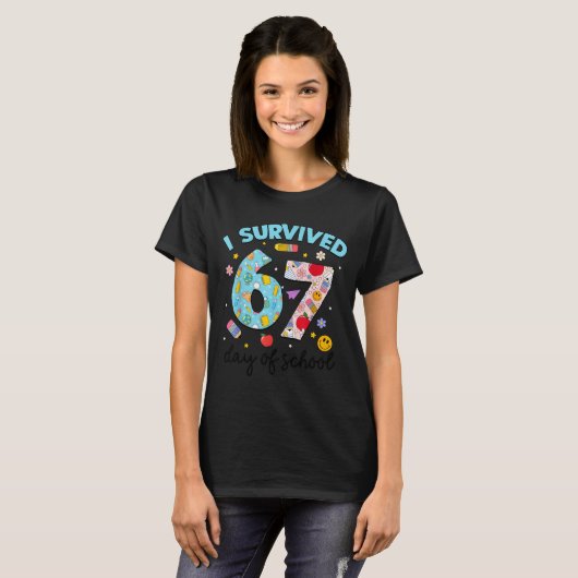 I Survived 67 Days Of School Funny Meme Teacher St Tシャツ (正面フル)
