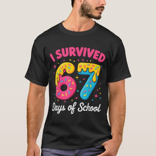 I Survived 67 Days Of School Funny Meme Teacher St Tシャツ (正面)