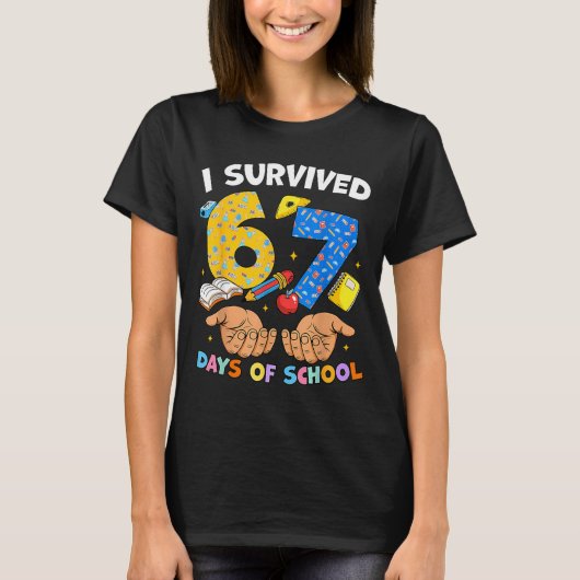 I Survived 67 Days Of School Funny Meme Teacher St Tシャツ (正面)