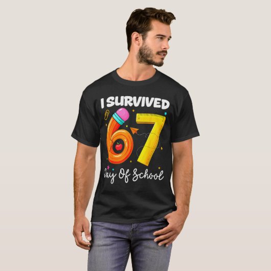 I Survived 67 Days Of School Funny Meme Teacher St Tシャツ (正面フル)