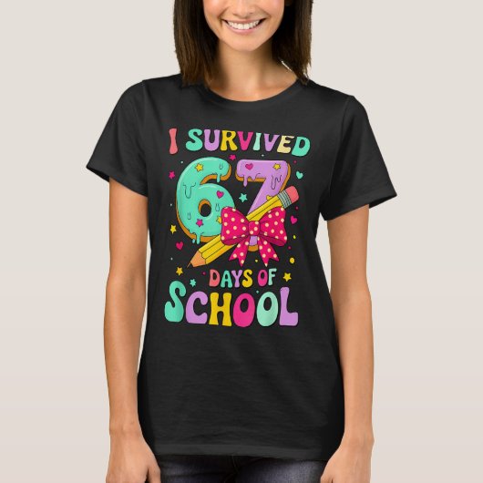 I Survived 67 Days Of School Funny Meme Teacher St Tシャツ (正面)