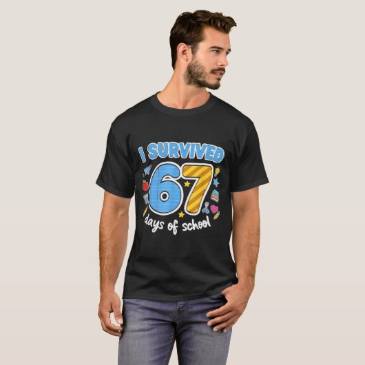 I Survived 67 Days Of School Funny Meme Teacher St Tシャツ (正面フル)