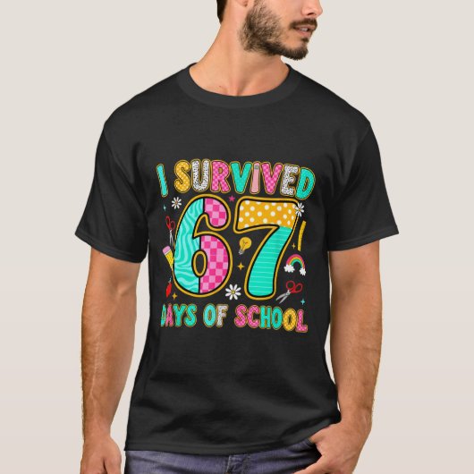 I Survived 67 Days Of School Funny Meme Teacher St Tシャツ (正面)