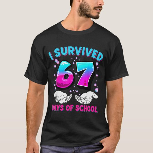 I Survived 67 Days Of School Funny Meme Teacher St Tシャツ (正面)