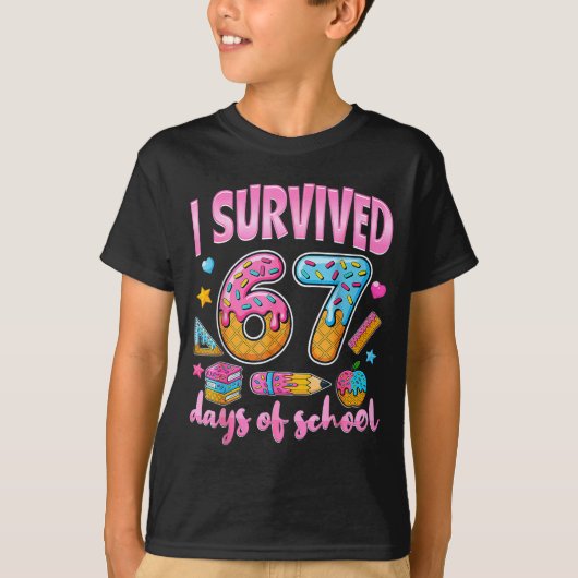 I Survived 67 Days Of School Funny Meme Teacher St Tシャツ (正面)