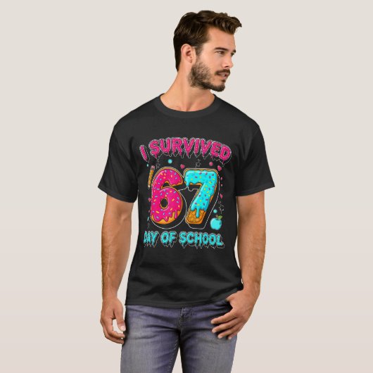 I Survived 67 Days Of School Funny Meme Teacher St Tシャツ (正面フル)
