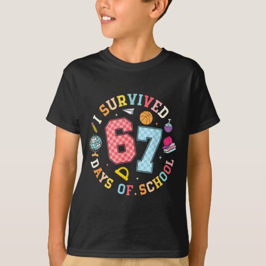 I Survived 67 Days Of School Funny Meme Teacher St Tシャツ (正面)
