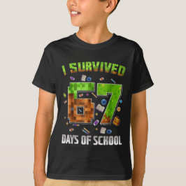 I Survived 67 Days of School Funny Pixel Gamer Tシャツ
