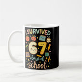 I Survived 67 Days Of School _ Funny Teacher &amp; コーヒーマグカップ (左)