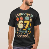 I Survived 67 Days Of School _ Funny Teacher & Tシャツ (正面)