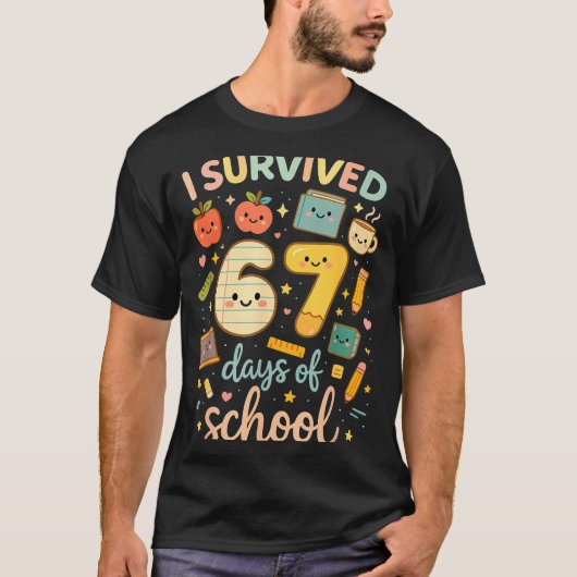 I Survived 67 Days Of School _ Funny Teacher & Tシャツ (正面)