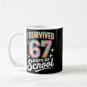 I Survived 67 Days Of School Funny Teacher And Stu コーヒーマグカップ (左)