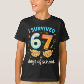 I Survived 67 Days Of School Funny Teacher Student Tシャツ (正面)
