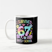 I Survived 67 Days Of School - Funny Teachers Stud コーヒーマグカップ (左)