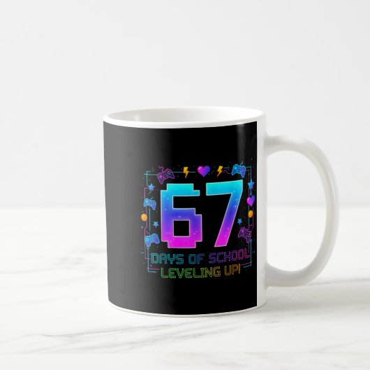 I Survived 67 Days Of School Retro Gamer Level Up コーヒーマグカップ (右)