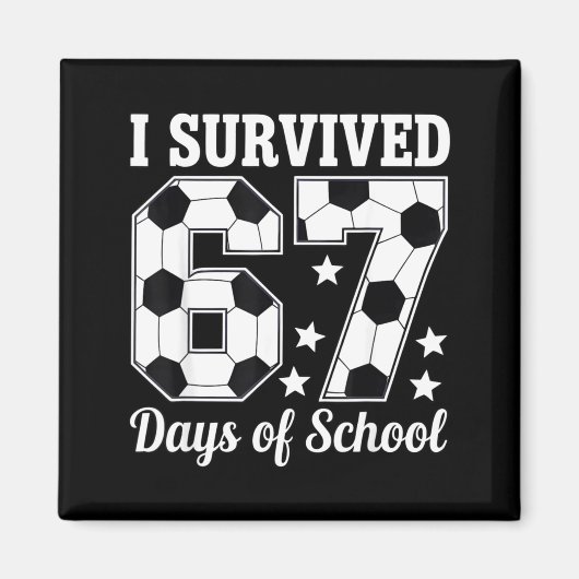I Survived 67 Days Of School Soccer Style Teacher マグネット (正面)