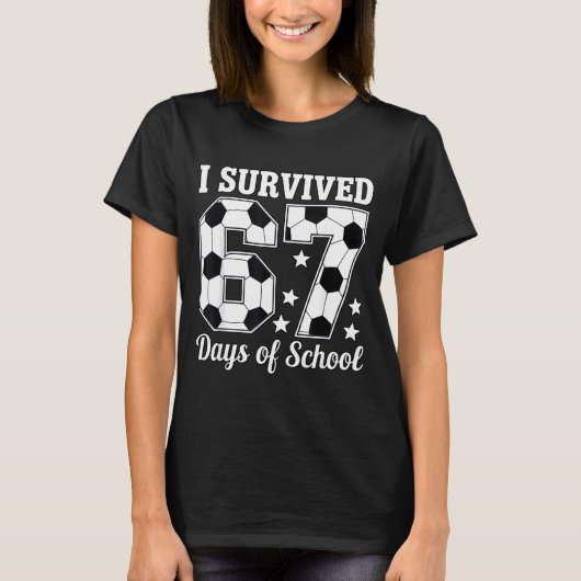 I Survived 67 Days Of School Soccer Style Teacher  Tシャツ (正面)