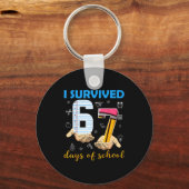 I Survived 67 Days Of School Students Teachers 100 キーホルダー (正面)